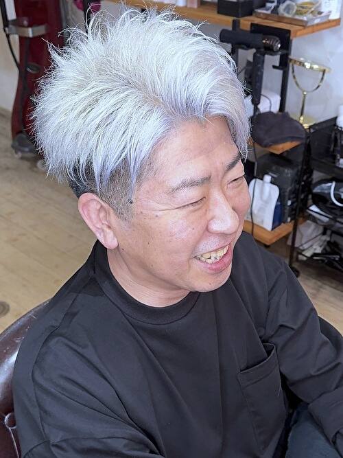 記事【【メンズハイトーン】ホワイトシルバー×ブリーチ３回 ※動画有】のサムネイル画像