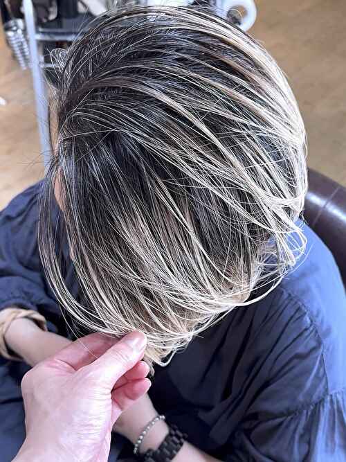 記事【【白髪と完全合体】脱白髪染めホワイトバレイヤージュ５ヶ月後 ※動画有】のサムネイル画像