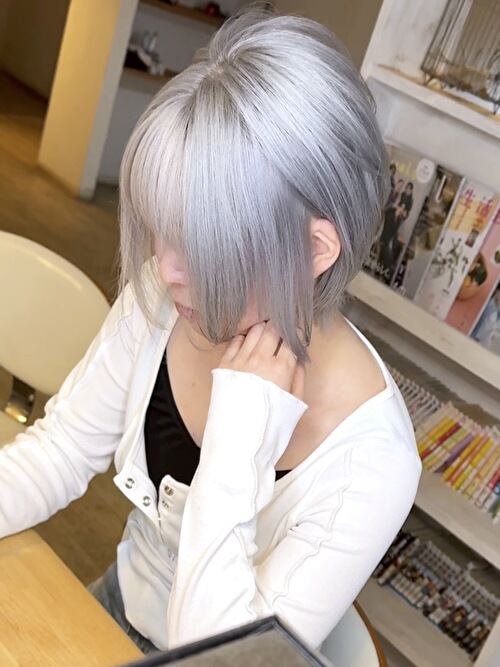 記事【【ほぼ白ハイトーン】ホワイトシルバー×ブリーチ３回 ※動画有】のサムネイル画像