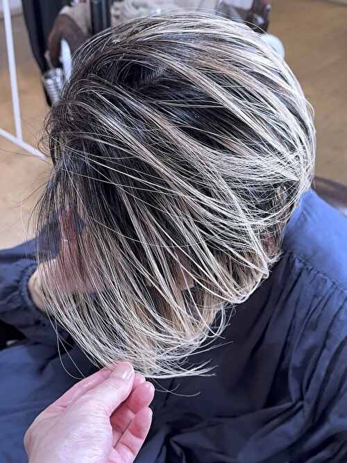 記事【【廃れないクオリティ】脱白髪染めホワイトバレイヤージュ５ヶ月後 ※動画有】のサムネイル画像