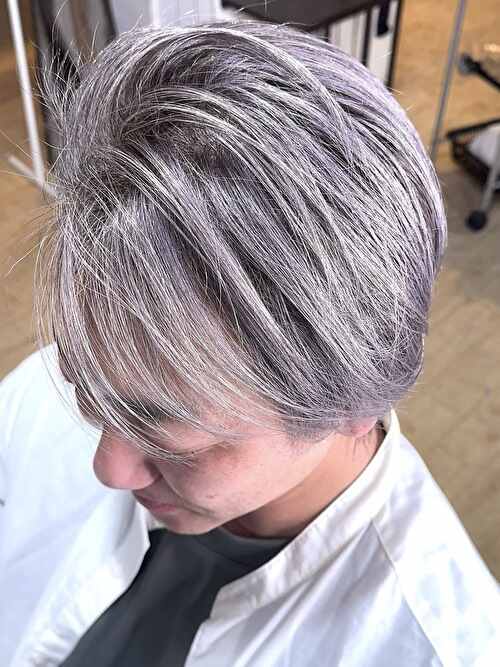 記事【【白髪を活用】脱白髪染めホワイトシルバーバレイヤージュ×ブリーチ２回 ※動画有】のサムネイル画像