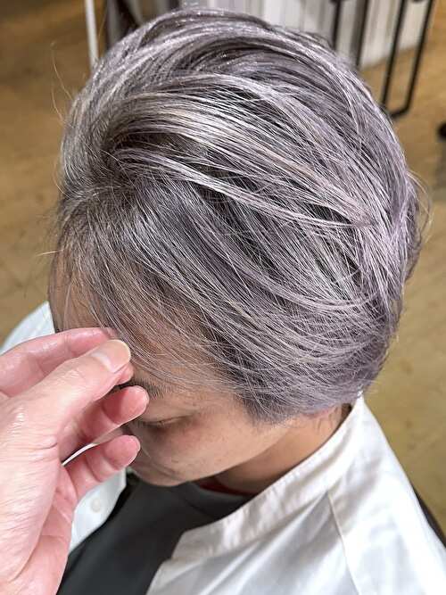 記事【【メンズに人気】脱白髪染めホワイトシルバーバレイヤージュ×ブリーチ２回 ※動画有】のサムネイル画像