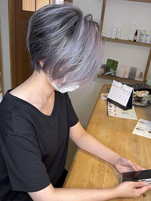 記事【【ショートデザイン】ホワイトパープルシルバーバレイヤージュ×ブリーチ２回 ※動画有】のサムネイル画像
