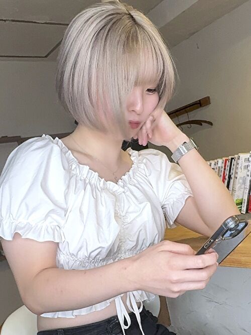 記事【【人気カラーデザイン】ホワイトミルクティグレージュ×ブリーチ３回 ※動画有】のサムネイル画像