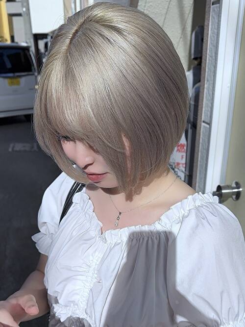 記事【【自然光で最強なツヤ】ホワイトミルクティグレージュ×ブリーチ３回 ※動画有】のサムネイル画像