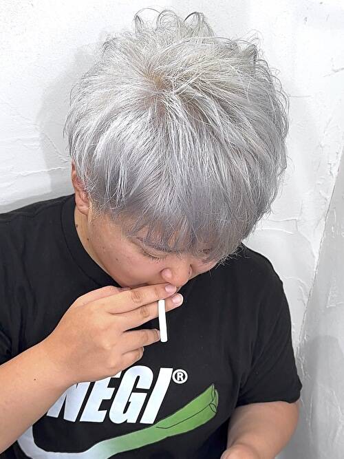 記事【【白に近い色味】ホワイトシルバー×ブリーチ３回 ※動画有】のサムネイル画像