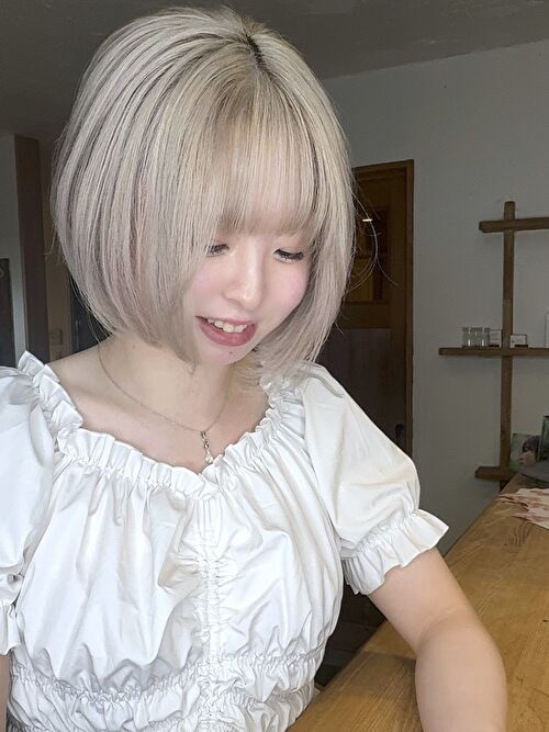 記事【【透け感バツグン】ホワイトミルクティグレージュ×ブリーチ３回 ※動画有】のサムネイル画像