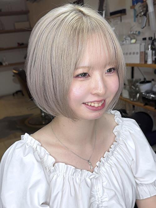 記事【【ブルベにオススメ】ホワイトミルクティグレージュ×ブリーチ３回 ※動画有】のサムネイル画像