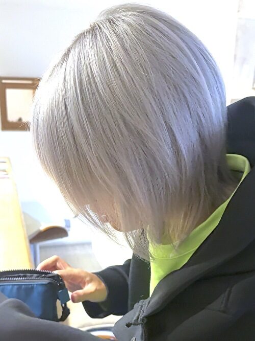 記事【【※白髪ではありません】ホワイト×ブリーチ３回 ※動画有】のサムネイル画像