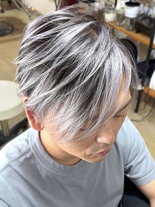 記事【【筋感強め】ホワイトシルバー×メンズバレイヤージュ×ブリーチ３回 ※動画有】のサムネイル画像