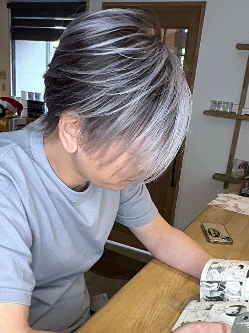 記事【【乾かすだけでオッケー】ホワイトシルバー×メンズバレイヤージュ×ブリーチ３回 ※動画有】のサムネイル画像