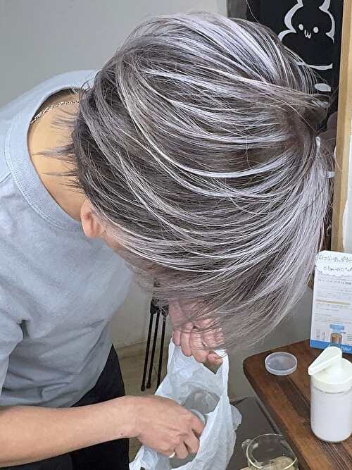 記事【【筋感多めデザイン】ホワイトシルバー×メンズバレイヤージュ×ブリーチ３回 ※動画有】のサムネイル画像