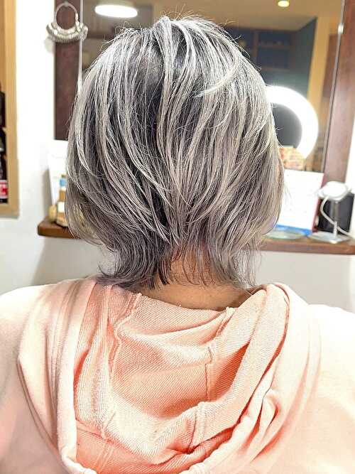 記事【【60代ホワイトカラー】脱白髪染めバレイヤージュ×ホワイトミルクティグレージュ×ブリーチ２回 ※動画有】のサムネイル画像