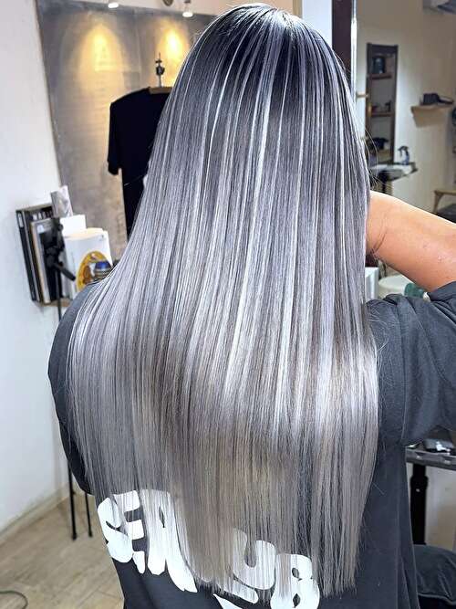 記事【【圧倒的モノトーンカラー】ホワイトシルバーバレイヤージュ×ブリーチ２回 ※動画有】のサムネイル画像