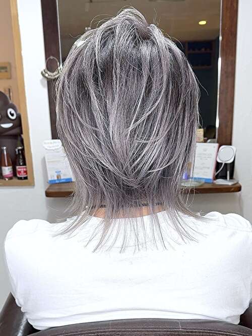 記事【【デザインチェンジ】ホワイトシルバーバレイヤージュ×ブリーチ２回 ※動画有】のサムネイル画像