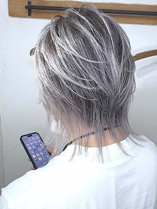 記事【【立体感デザイン】ホワイトシルバーバレイヤージュ×ブリーチ２回 ※動画有】のサムネイル画像