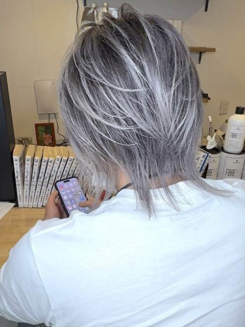 記事【【メンズハイトーン】ホワイトシルバーバレイヤージュ×ブリーチ２回 ※動画有】のサムネイル画像