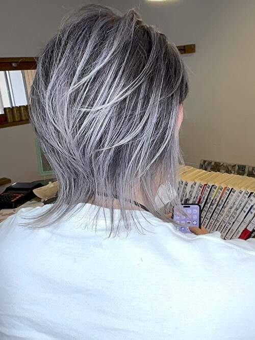 記事【【普通のカラーとは違う】ホワイトシルバーバレイヤージュ×ブリーチ２回 ※動画有】のサムネイル画像