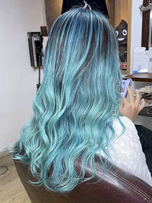 記事【【シアン系カラー】ターコイズブルーバレイヤージュ×ブリーチ２回 ※動画有】のサムネイル画像
