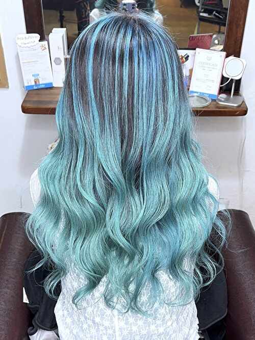 記事【【ブルー系カラー】ターコイズブルーバレイヤージュ×ブリーチ２回 ※動画有】のサムネイル画像