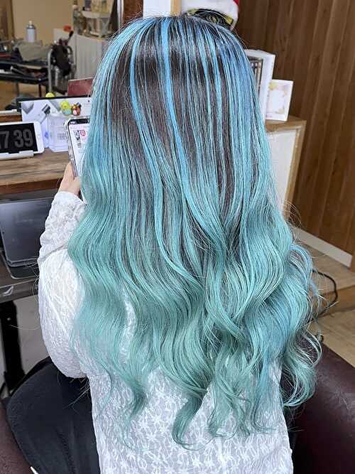 記事【【派手髪デザイン】ターコイズブルーバレイヤージュ×ブリーチ２回 ※動画有】のサムネイル画像