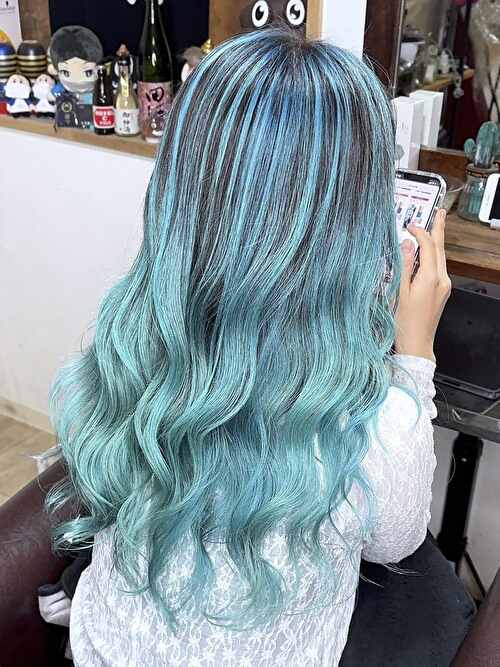 記事【【水色カラー】ターコイズブルーバレイヤージュ×ブリーチ２回 ※動画有】のサムネイル画像