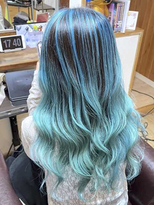 記事【【派手髪ハイトーン】ターコイズブルーバレイヤージュ×ブリーチ２回 ※動画有】のサムネイル画像