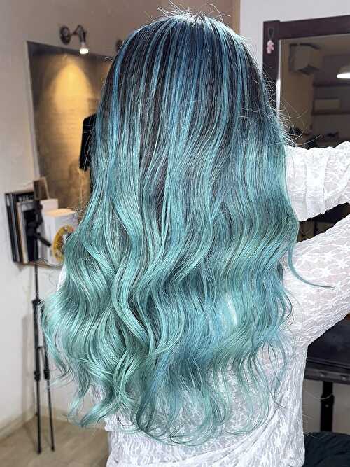 記事【【ツヤ感MAX】ターコイズブルーバレイヤージュ×ブリーチ２回 ※動画有】のサムネイル画像