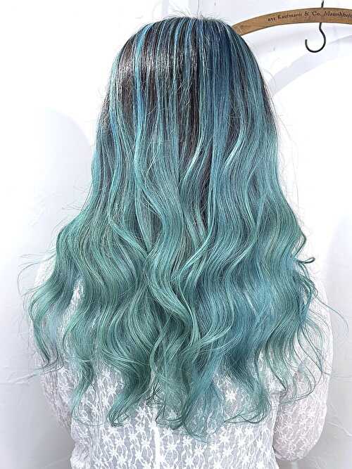 記事【【個性好きにオススメ】ターコイズブルーバレイヤージュ×ブリーチ２回 ※動画有】のサムネイル画像