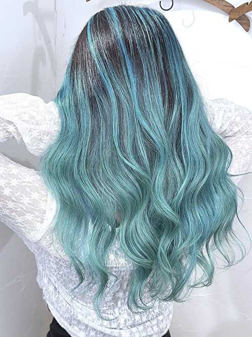 記事【【透明感プラス】ターコイズブルーバレイヤージュ×ブリーチ２回 ※動画有】のサムネイル画像