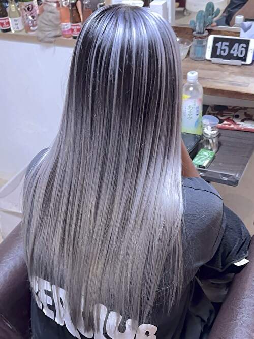 記事【【筋感バツグン】ホワイトシルバーバレイヤージュ×ブリーチ２回 ※動画有】のサムネイル画像