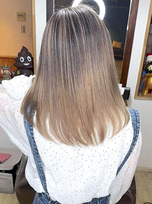 記事【【白髪ぼかしに最適】脱白髪染めバレイヤージュ×ブリーチ２回 ※動画有】のサムネイル画像