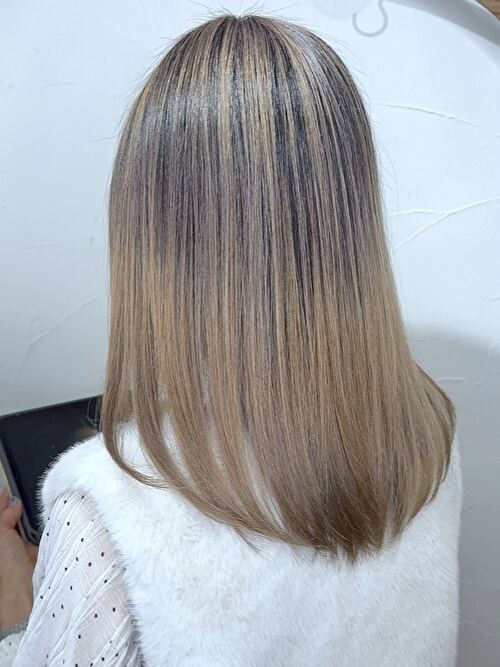 記事【【大人デザイン】脱白髪染めバレイヤージュ×ブリーチ２回 ※動画有】のサムネイル画像