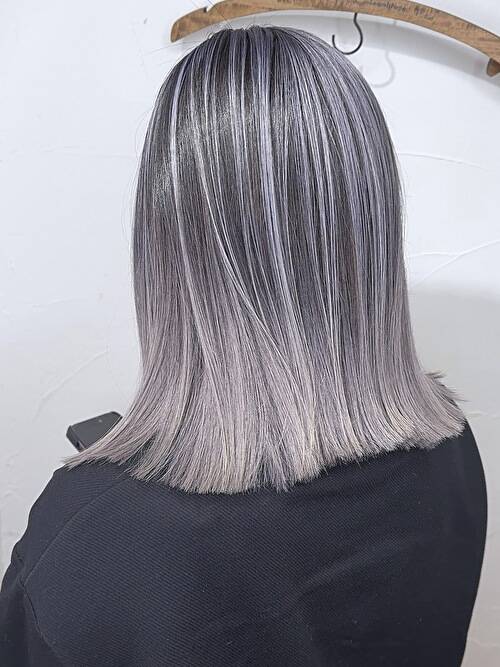 記事【【映えるハイライト】ホワイトシルバーバレイヤージュ×ブリーチ２回 ※動画有】のサムネイル画像