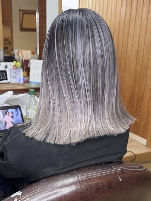 記事【【バッサリイメチェン】ホワイトシルバーバレイヤージュ×ブリーチ２回 ※動画有】のサムネイル画像