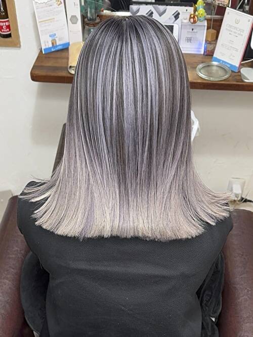 記事【【筋感バツグン】ホワイトシルバーバレイヤージュ×ブリーチ２回 ※動画有】のサムネイル画像