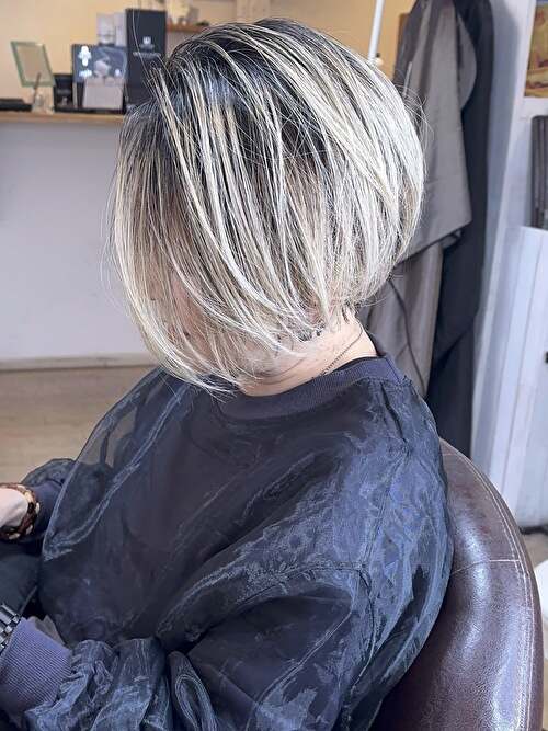 記事【【長持ち確定スタイル】脱白髪染めホワイトバレイヤージュ×ブリーチ３回 ※動画有】のサムネイル画像