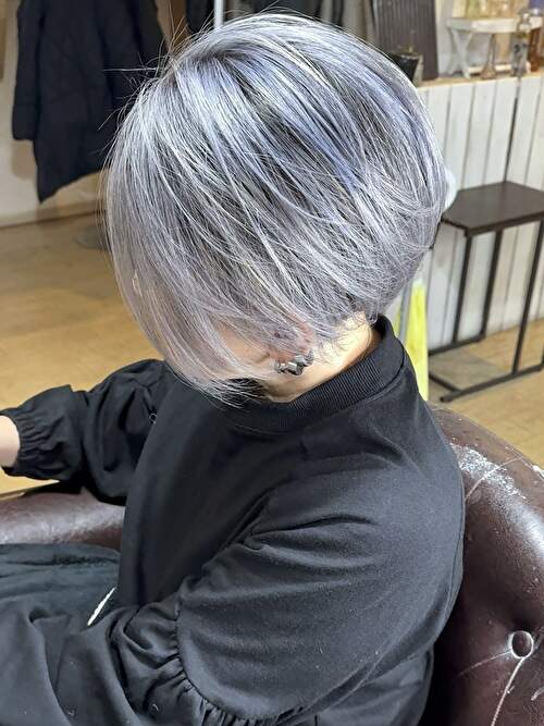 記事【【白髪と馴染むデザイン】脱白髪染めホワイトバレイヤージュ×ブリーチ３回 ※動画有】のサムネイル画像