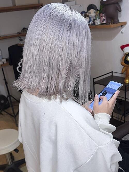 記事【【色落ちが綺麗なデザイン】ホワイトシルバー×ブリーチ３回 ※動画有】のサムネイル画像
