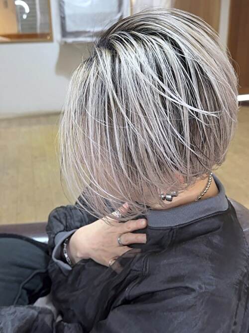 記事【【透明感強めデザイン】脱白髪染めホワイトバレイヤージュ×ブリーチ３回 ※動画有】のサムネイル画像