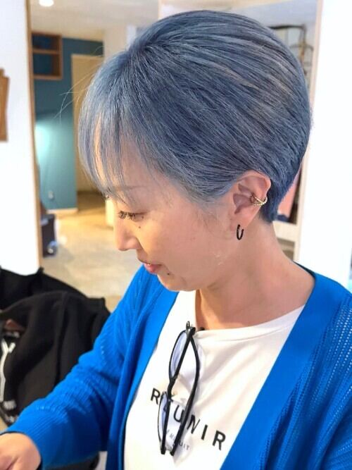 記事【【色落ちがシルバー】ブルーシルバー×ブリーチ３回 ※動画有】のサムネイル画像