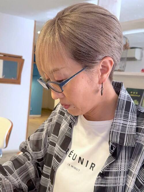 記事【【これでも脱白髪染め】ホワイトシナモングレージュ×ブリーチ３回 ※動画有】のサムネイル画像