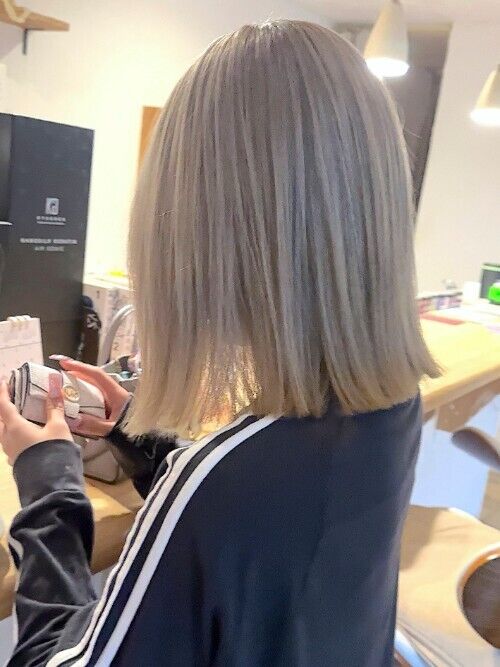 記事【【女子に人気】ホワイトシナモングレージュ×ブリーチ２回 ※動画有】のサムネイル画像